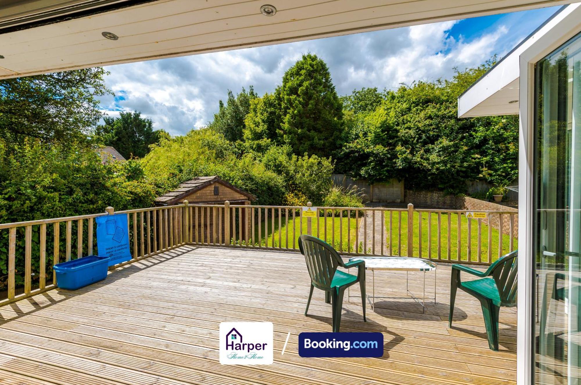 Spacious Detached Bungalow By Harperletting Short Lets & Serviced Accommodation Buckely With Pool Table & Driveway Buckley Exterior photo