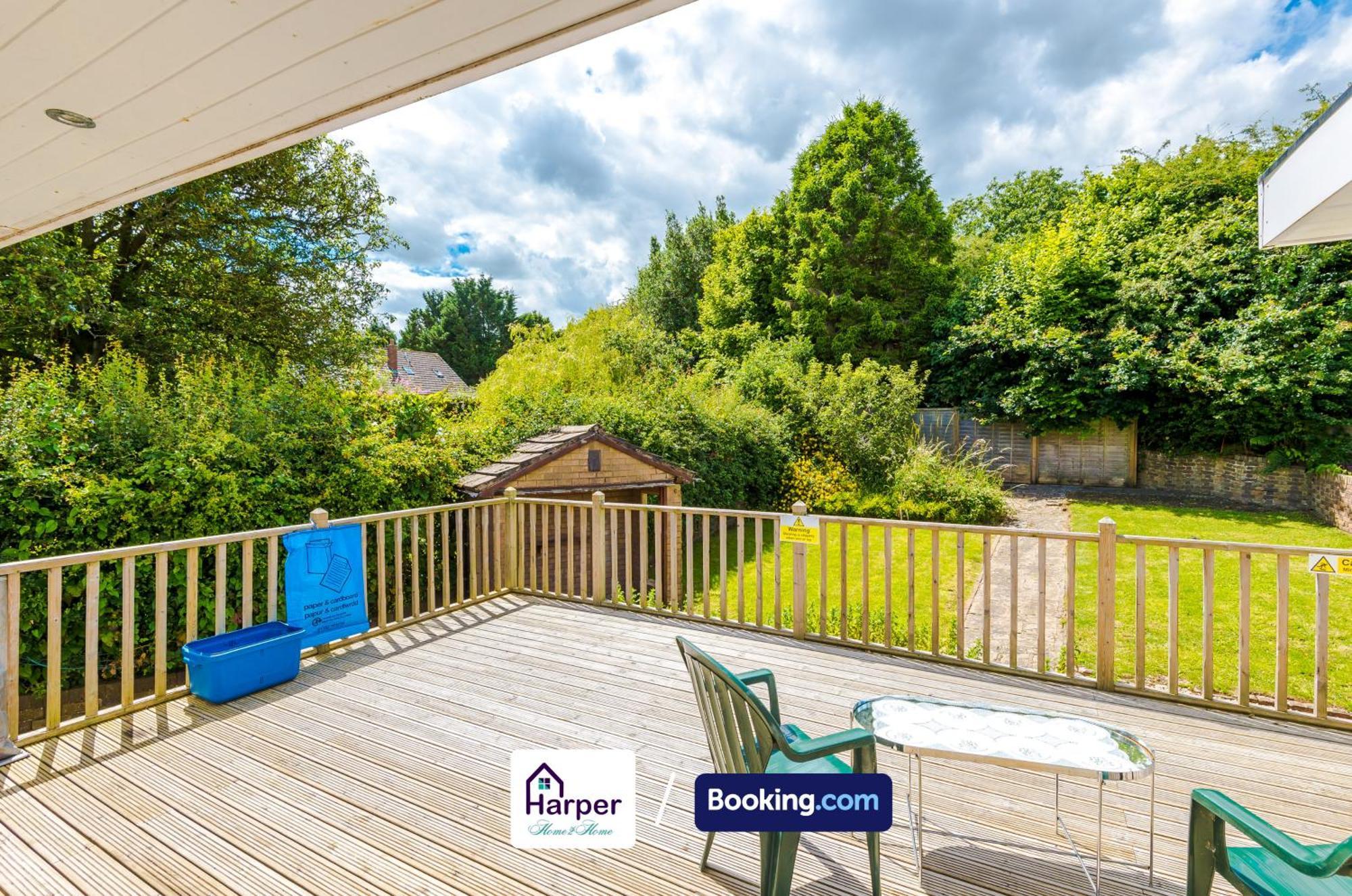 Spacious Detached Bungalow By Harperletting Short Lets & Serviced Accommodation Buckely With Pool Table & Driveway Buckley Exterior photo