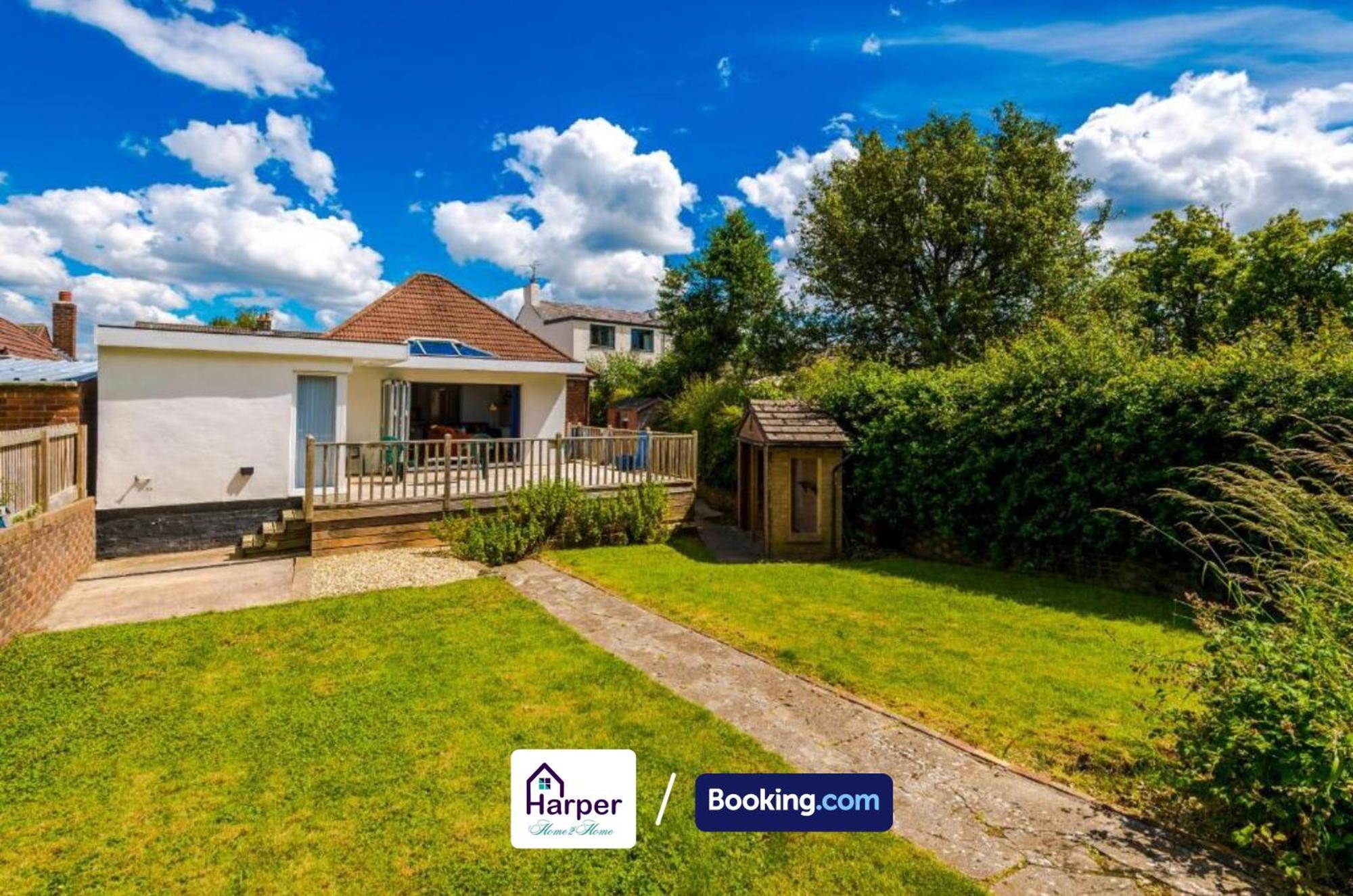 Spacious Detached Bungalow By Harperletting Short Lets & Serviced Accommodation Buckely With Pool Table & Driveway Buckley Exterior photo